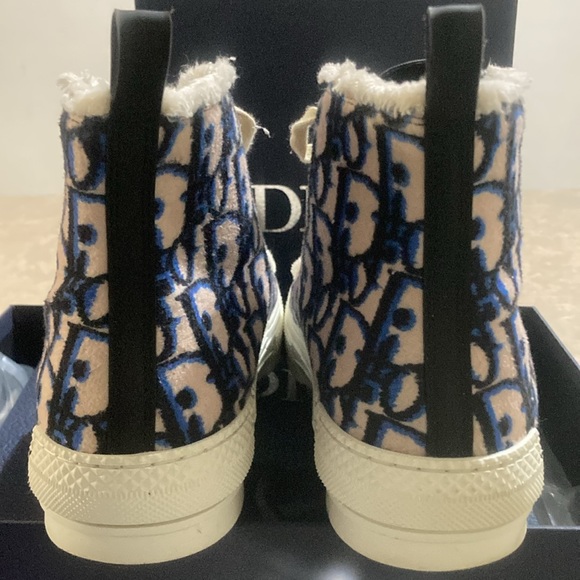Dior sneakers size 44 blue white tan color in good condition  asking $600 - Picture 4 of 7
